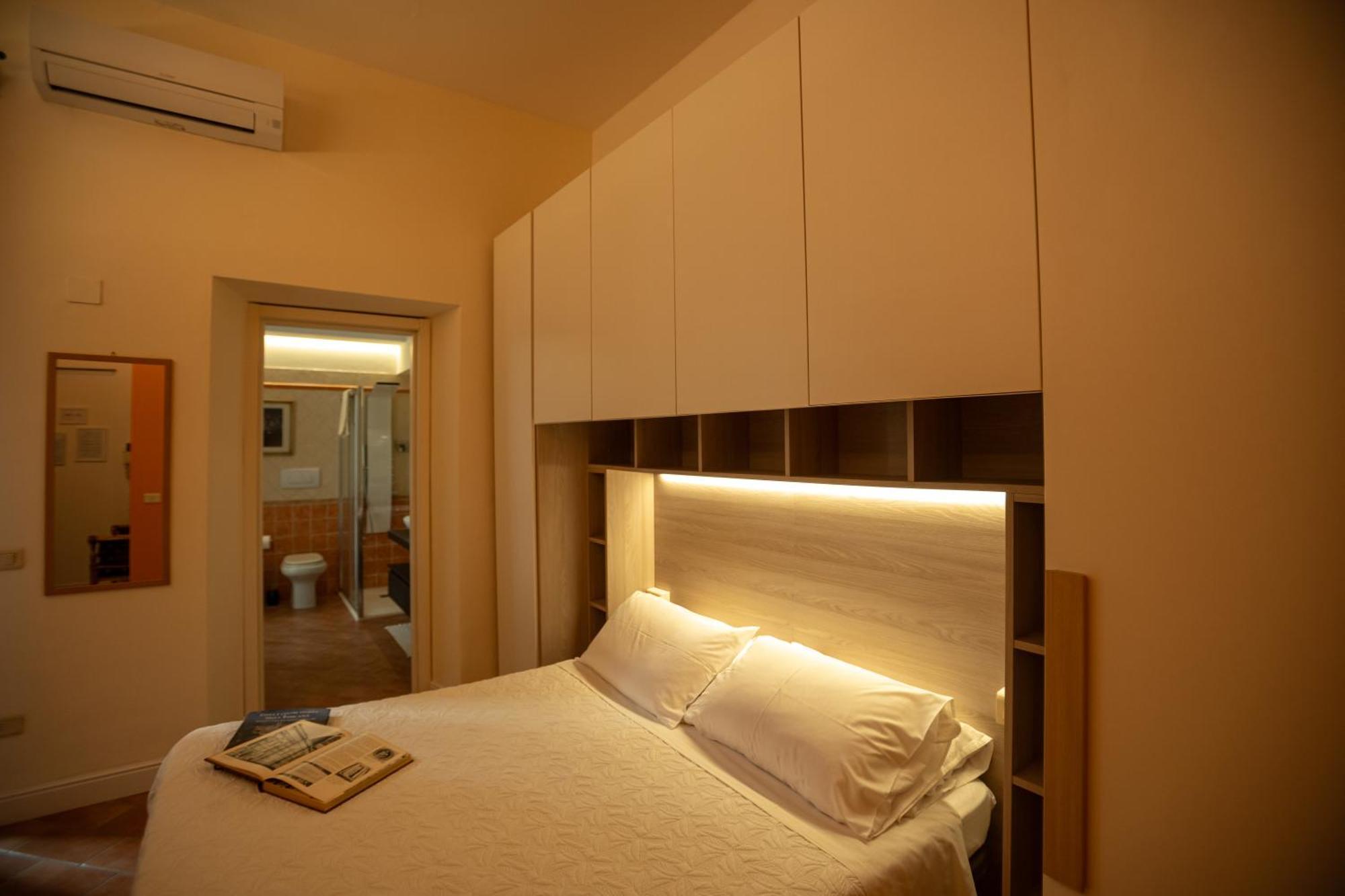 Indipendent Studio Apartment With Terrace - Parking Florence Ngoại thất bức ảnh