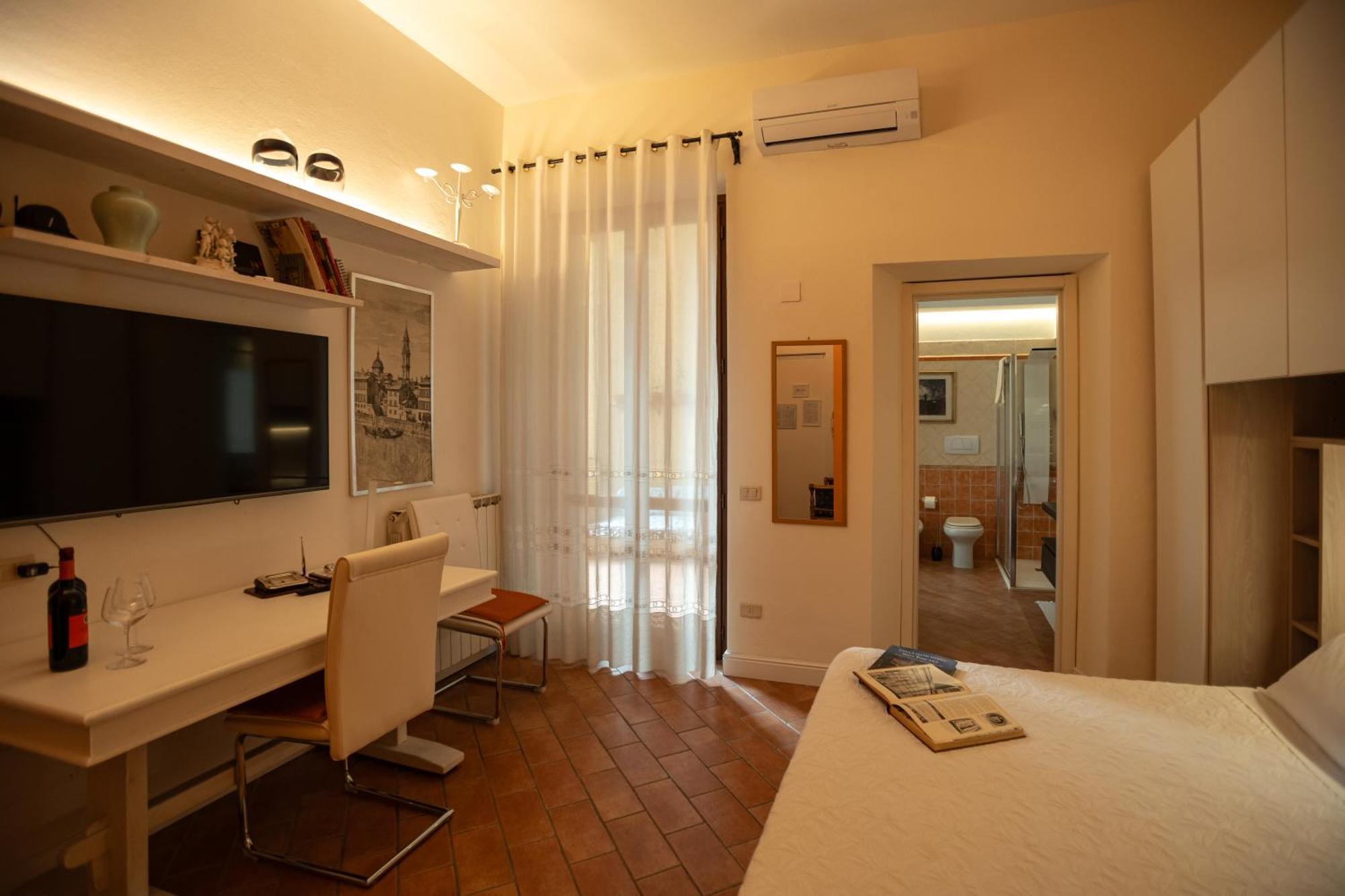 Indipendent Studio Apartment With Terrace - Parking Florence Ngoại thất bức ảnh
