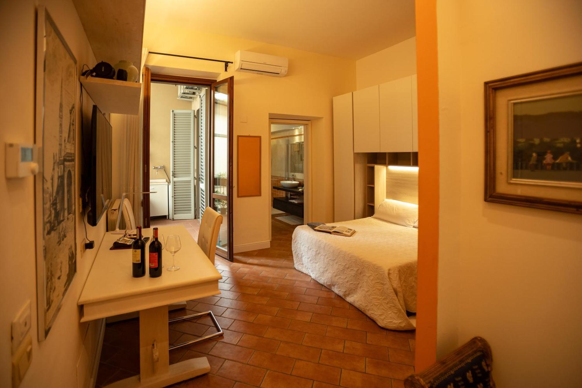 Indipendent Studio Apartment With Terrace - Parking Florence Ngoại thất bức ảnh