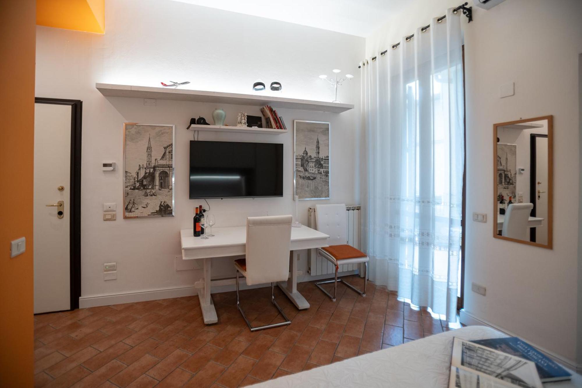 Indipendent Studio Apartment With Terrace - Parking Florence Ngoại thất bức ảnh